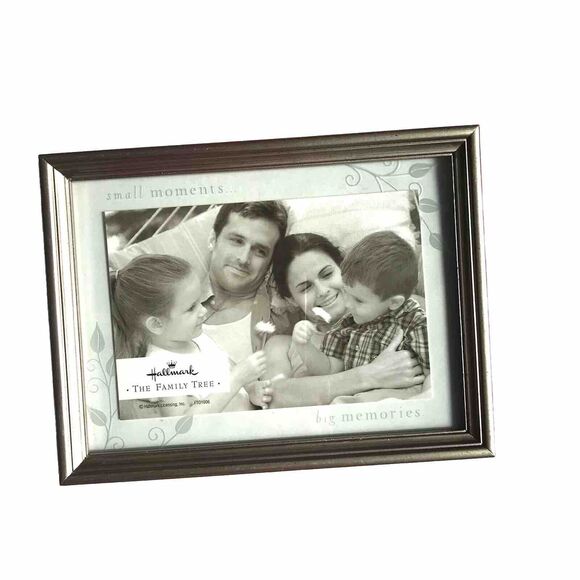 Hallmark The Family Tree Wood w/ Glass Frame Small Moments Big Memories 4x6 - Picture 1 of 9